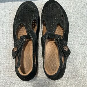Earth Origins Black Cutout Flats